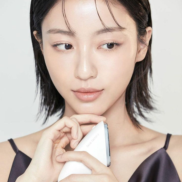Face Factory LED Platinum Mask – Korean skincare innovation.