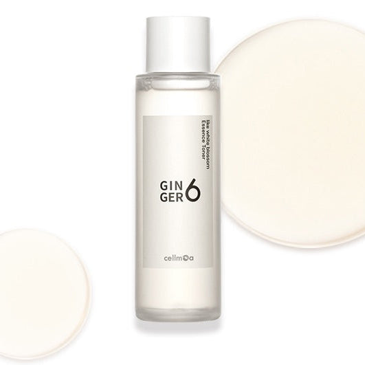 A clear bottle with a white pump containing the GINGER6 Like White Blossom Essence Toner, displayed against a white background with a decorative circular motif.